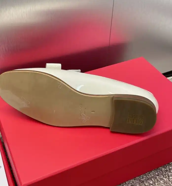 hype Ferragamo flat shoes