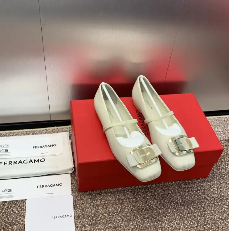 hype Ferragamo flat shoes