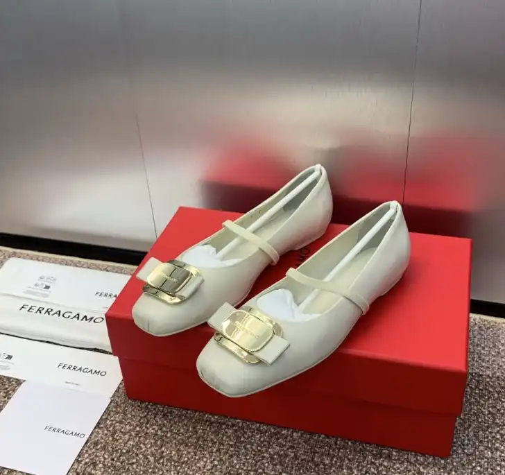 hype Ferragamo flat shoes