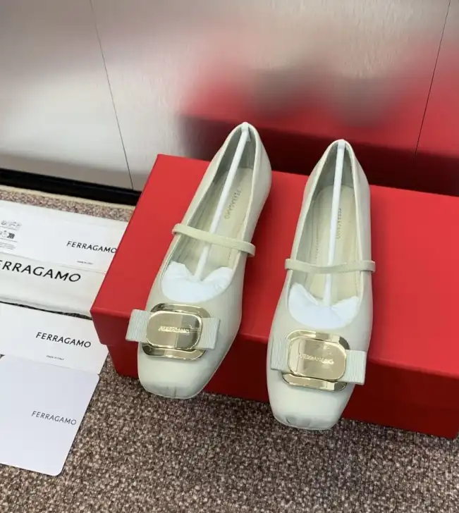 hype Ferragamo flat shoes