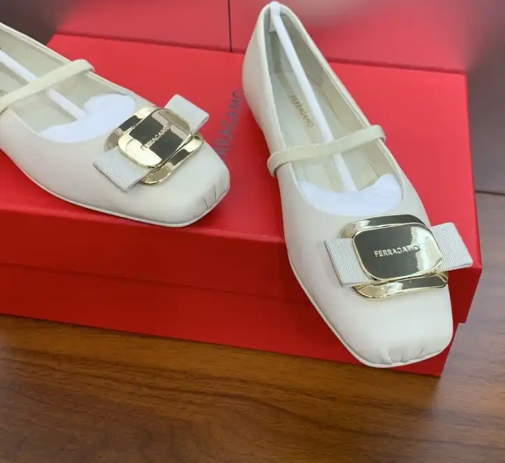 hype Ferragamo flat shoes