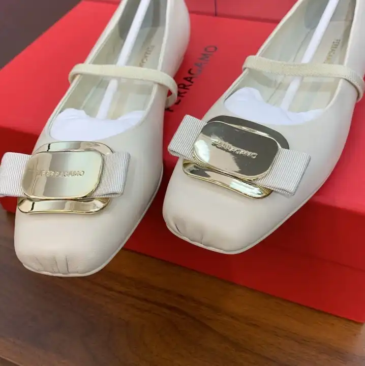 hype Ferragamo flat shoes