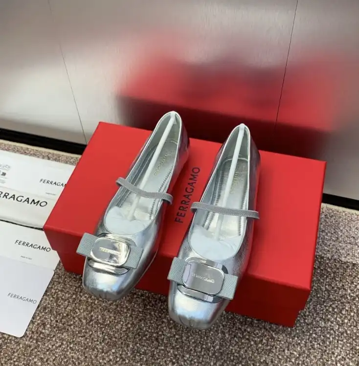 hype Ferragamo flat shoes