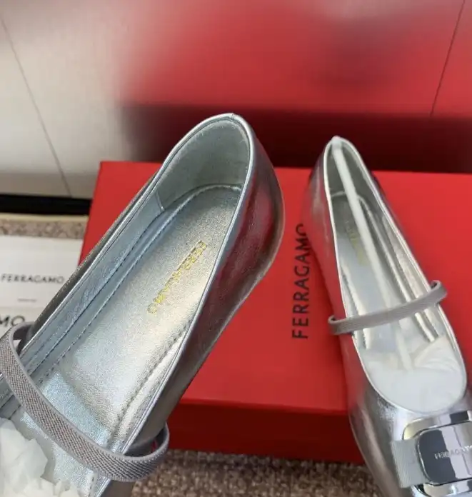 hype Ferragamo flat shoes