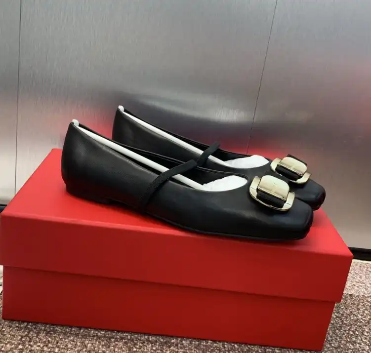 hype Ferragamo flat shoes