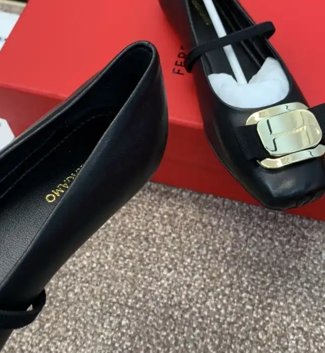 hype Ferragamo flat shoes