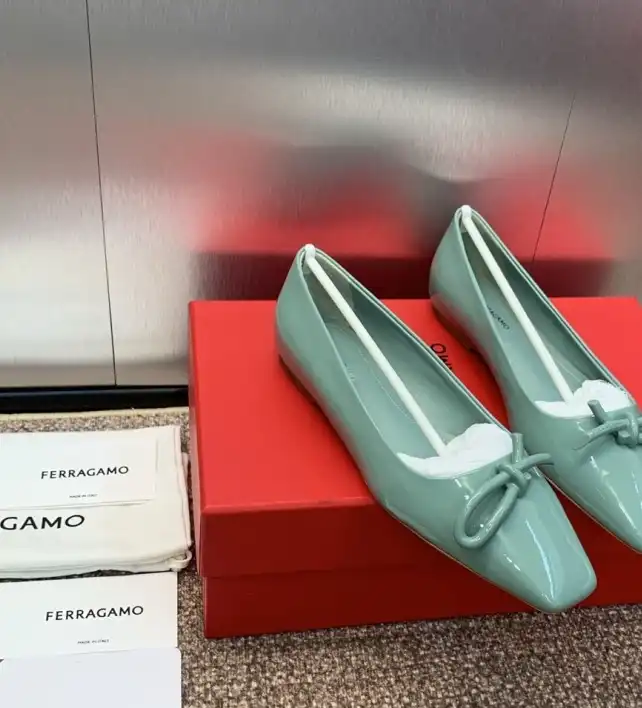 hype Ferragamo flat shoes