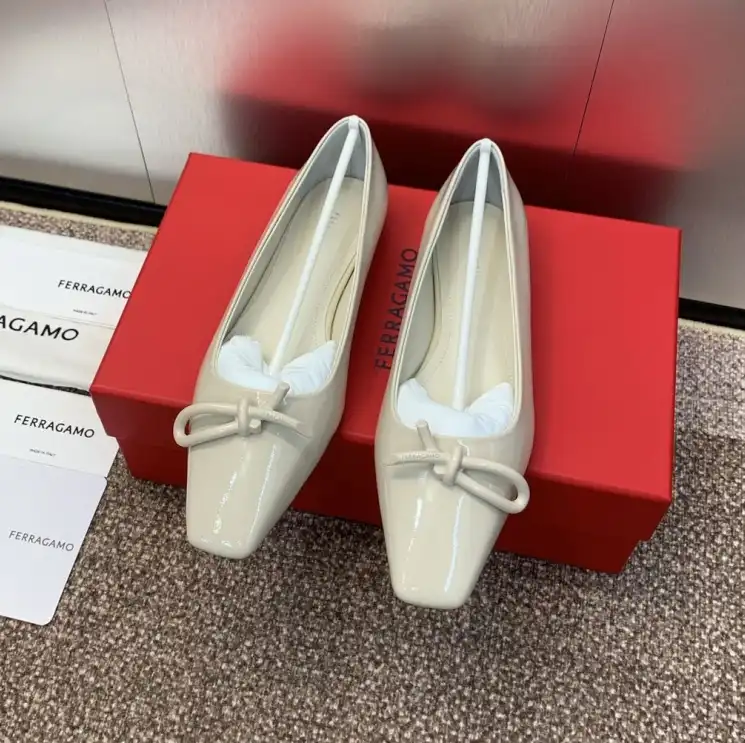 hype Ferragamo flat shoes