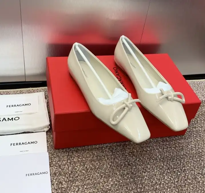 hype Ferragamo flat shoes