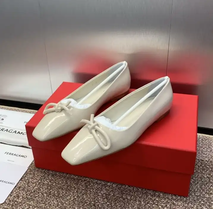 hype Ferragamo flat shoes