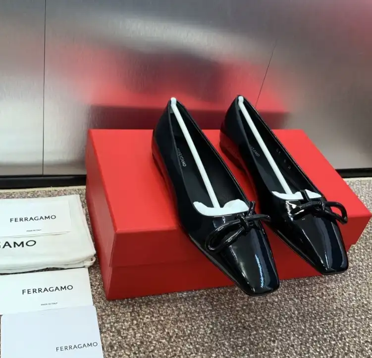 hype Ferragamo flat shoes