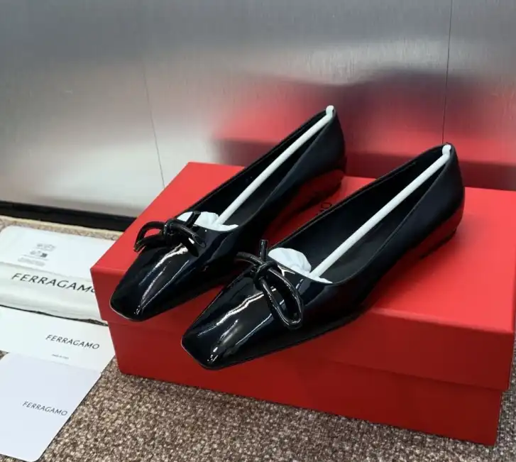 hype Ferragamo flat shoes