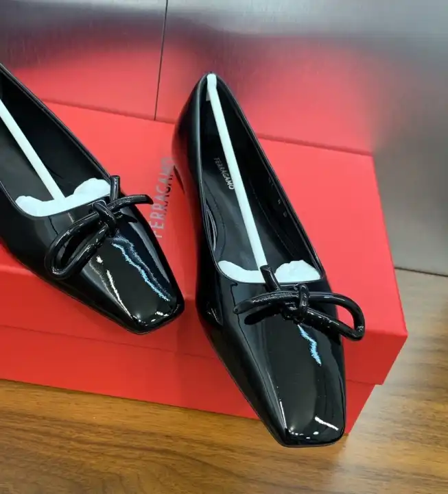 hype Ferragamo flat shoes