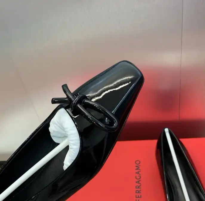 hype Ferragamo flat shoes