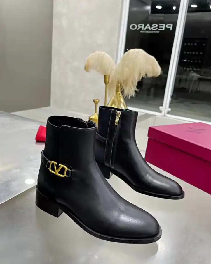 hype Valentino Boots