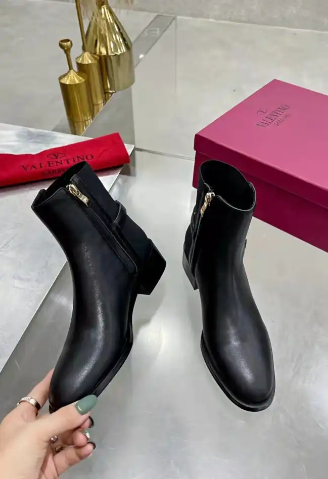 hype Valentino Boots