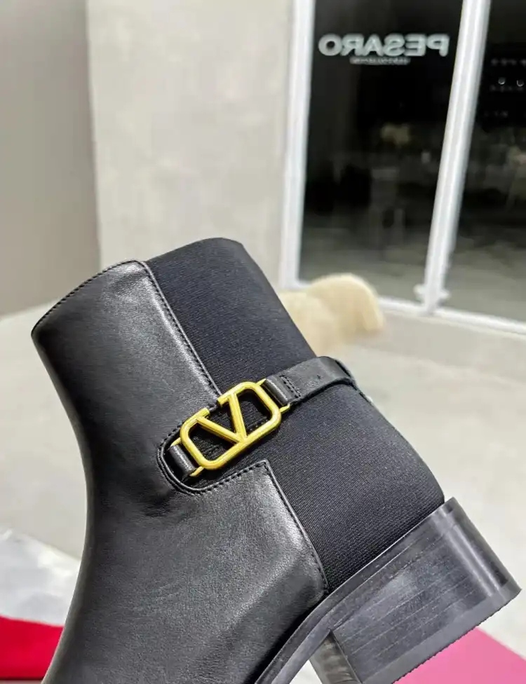 hype Valentino Boots