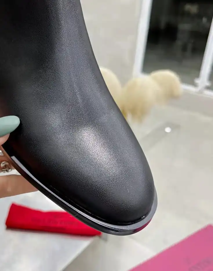 hype Valentino Boots