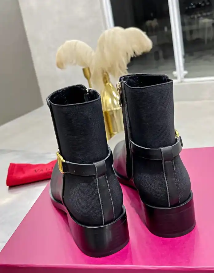 hype Valentino Boots