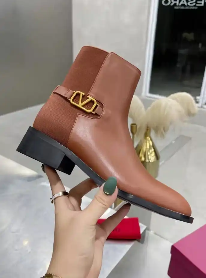 hype Valentino Boots