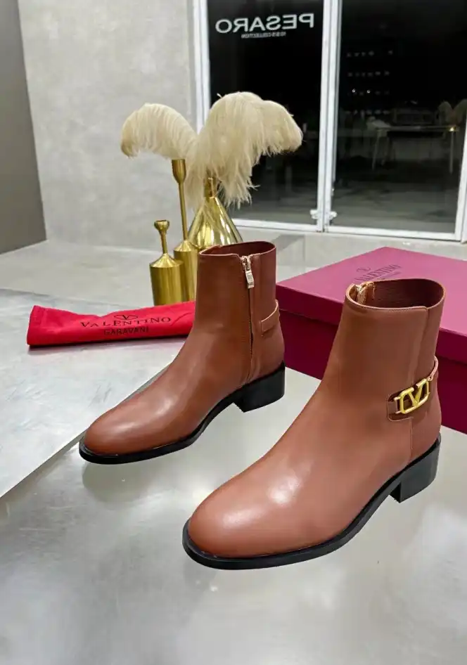 hype Valentino Boots