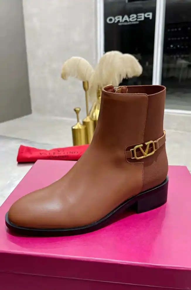 hype Valentino Boots