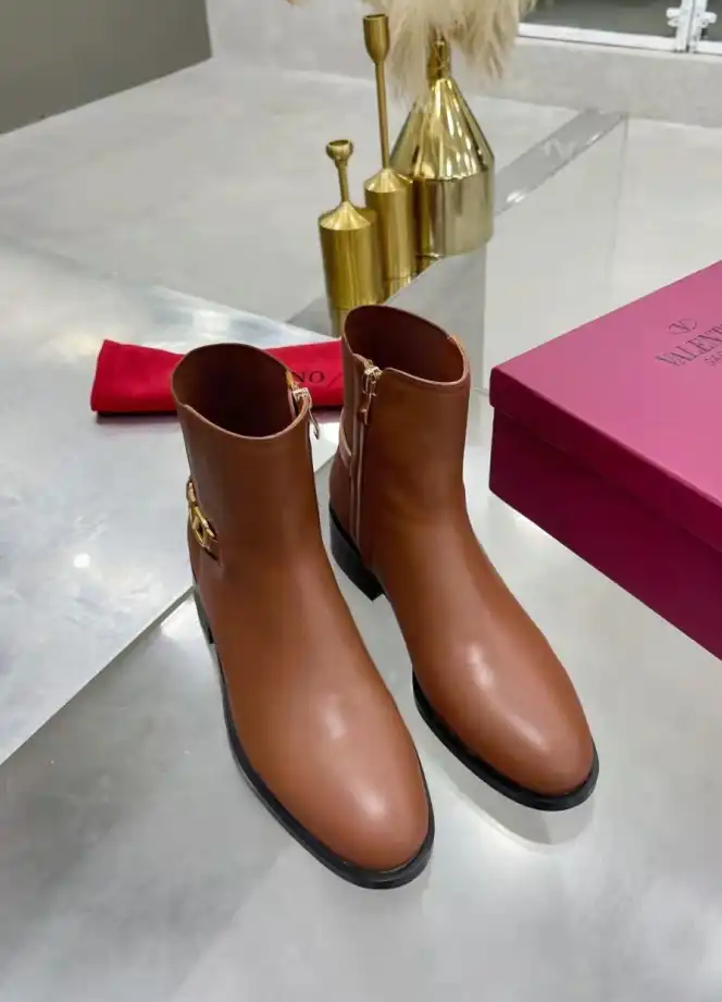 hype Valentino Boots