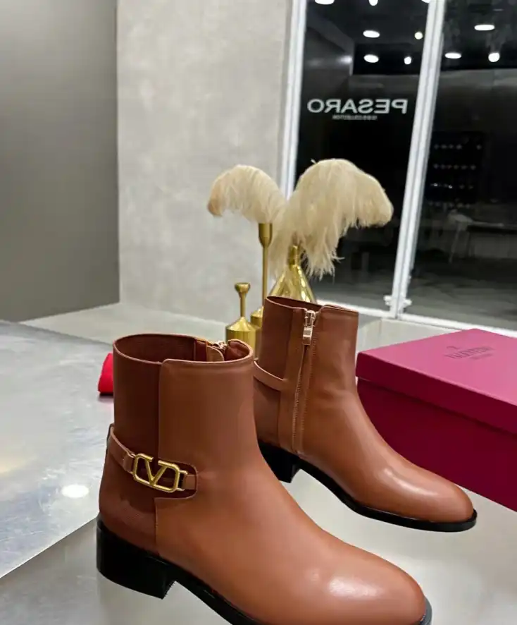 hype Valentino Boots