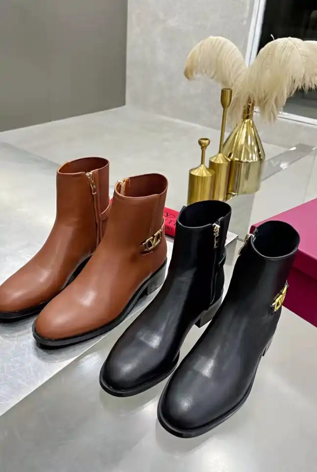 hype Valentino Boots