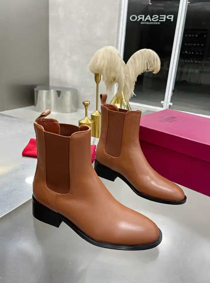 hype Valentino Boots