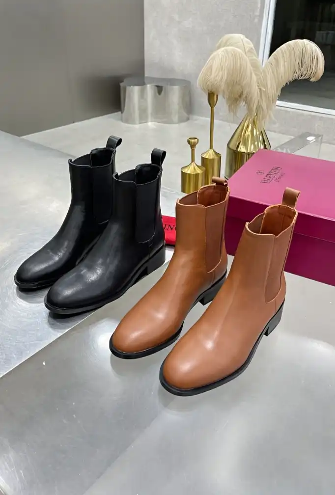 hype Valentino Boots