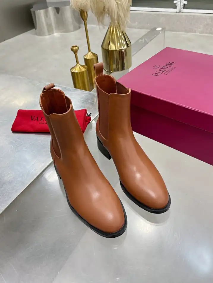 hype Valentino Boots