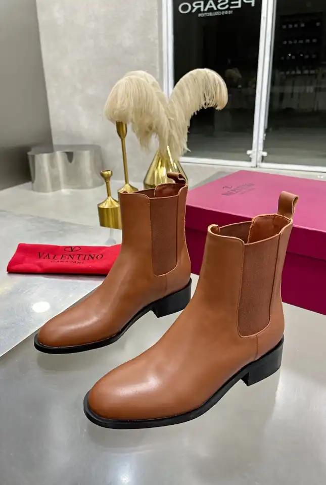 hype Valentino Boots