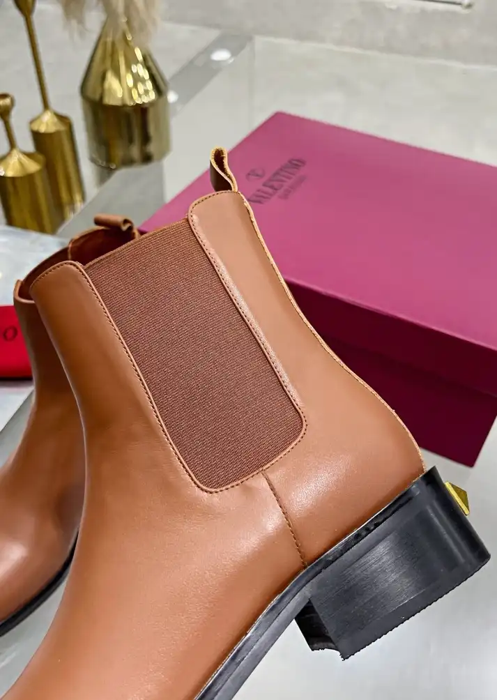 hype Valentino Boots