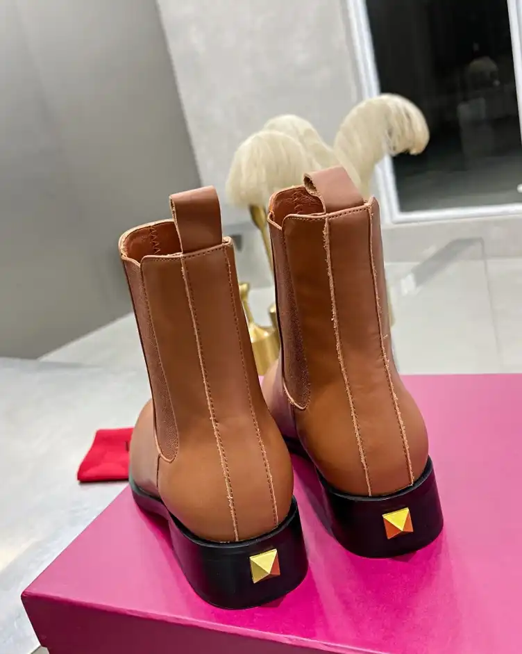 hype Valentino Boots