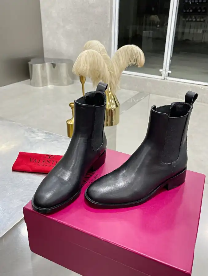 hype Valentino Boots