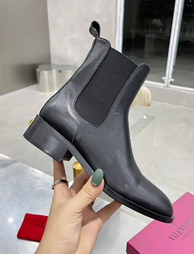 hype Valentino Boots