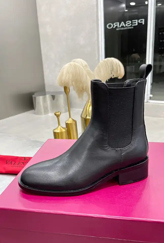 hype Valentino Boots