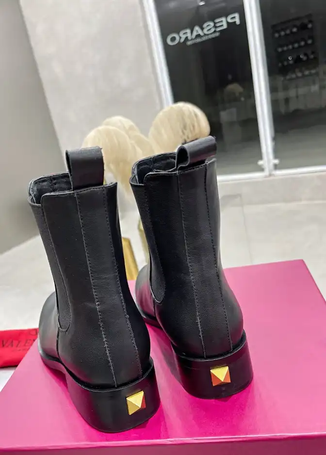 hype Valentino Boots