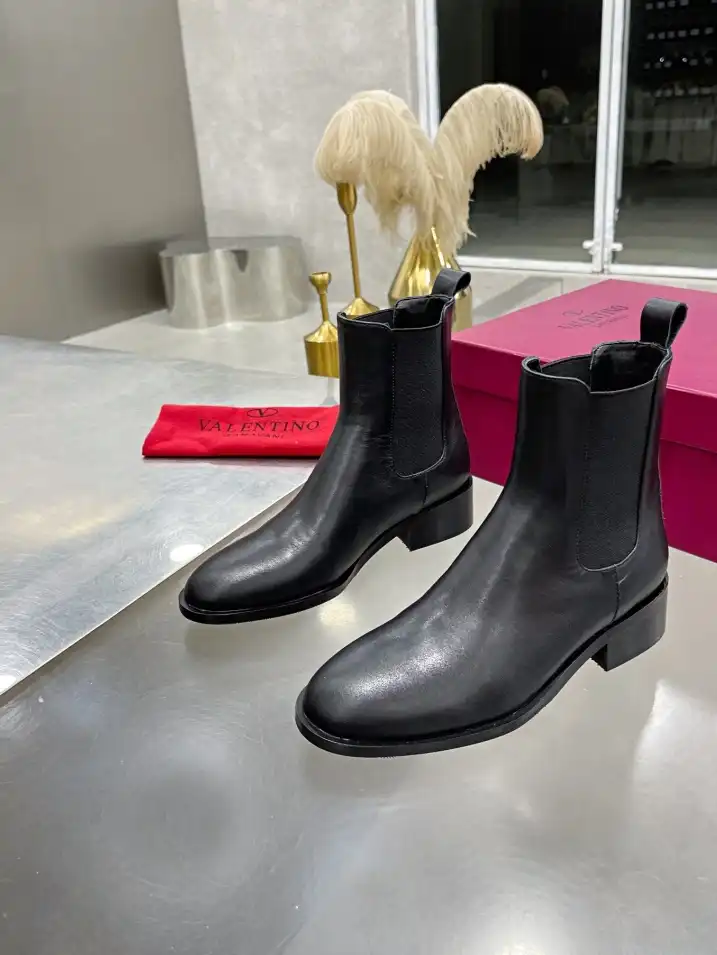 hype Valentino Boots