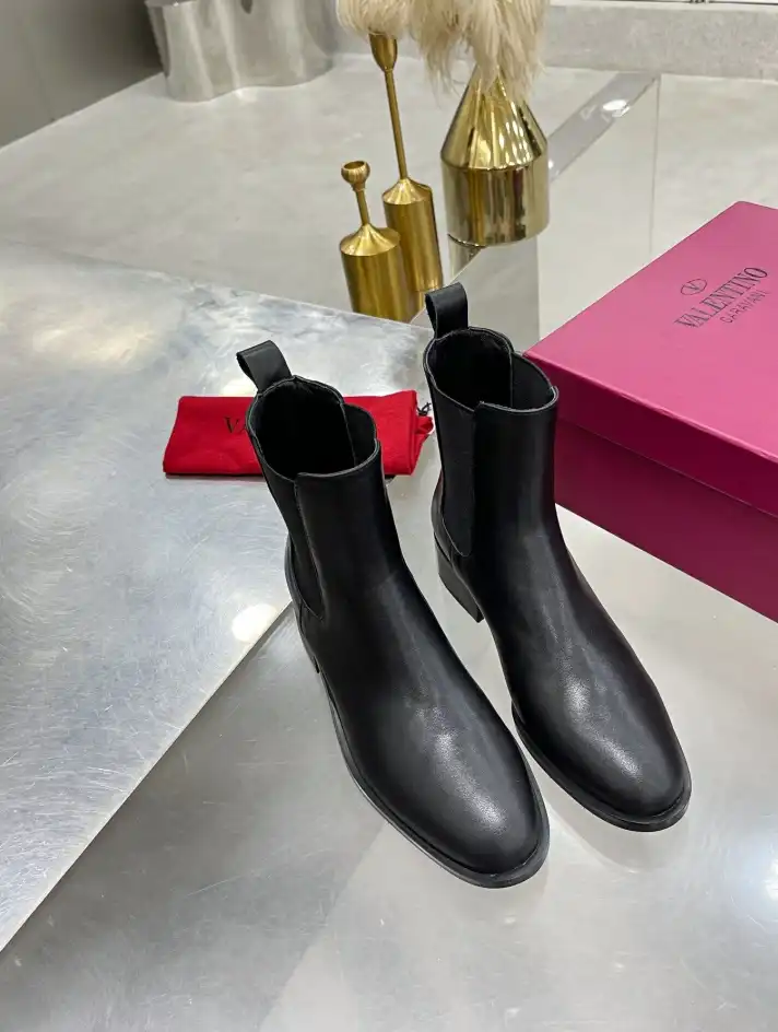 hype Valentino Boots