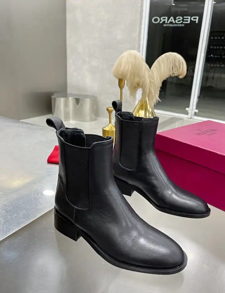 hype Valentino Boots