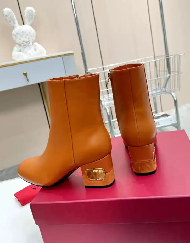 hype Valentino Boots