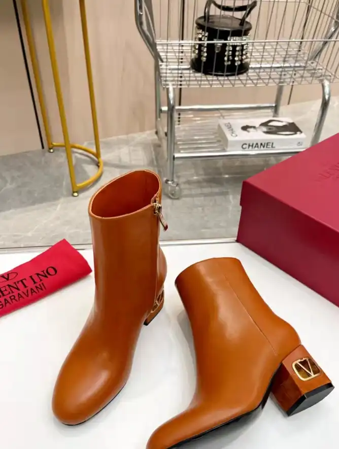 hype Valentino Boots