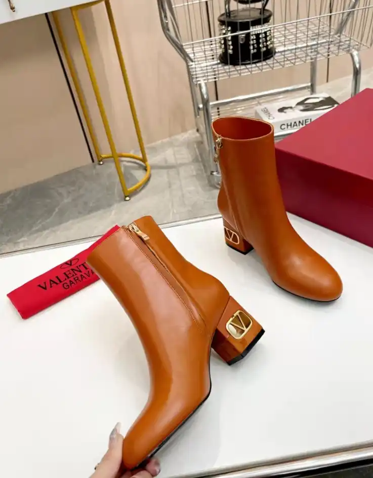 hype Valentino Boots