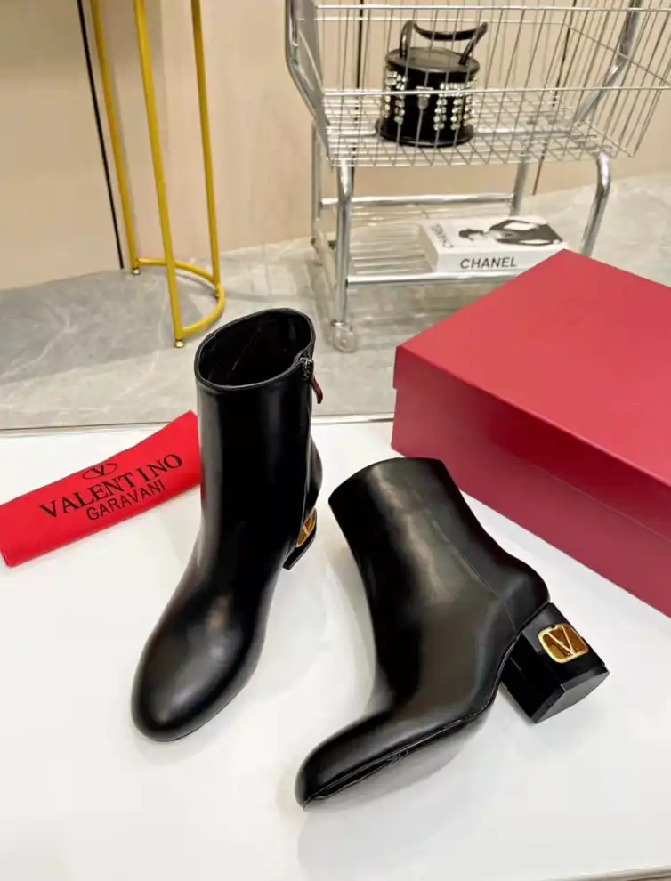 hype Valentino Boots