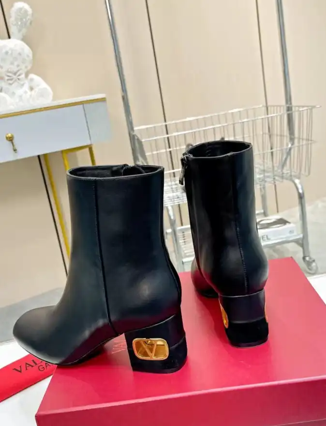 hype Valentino Boots