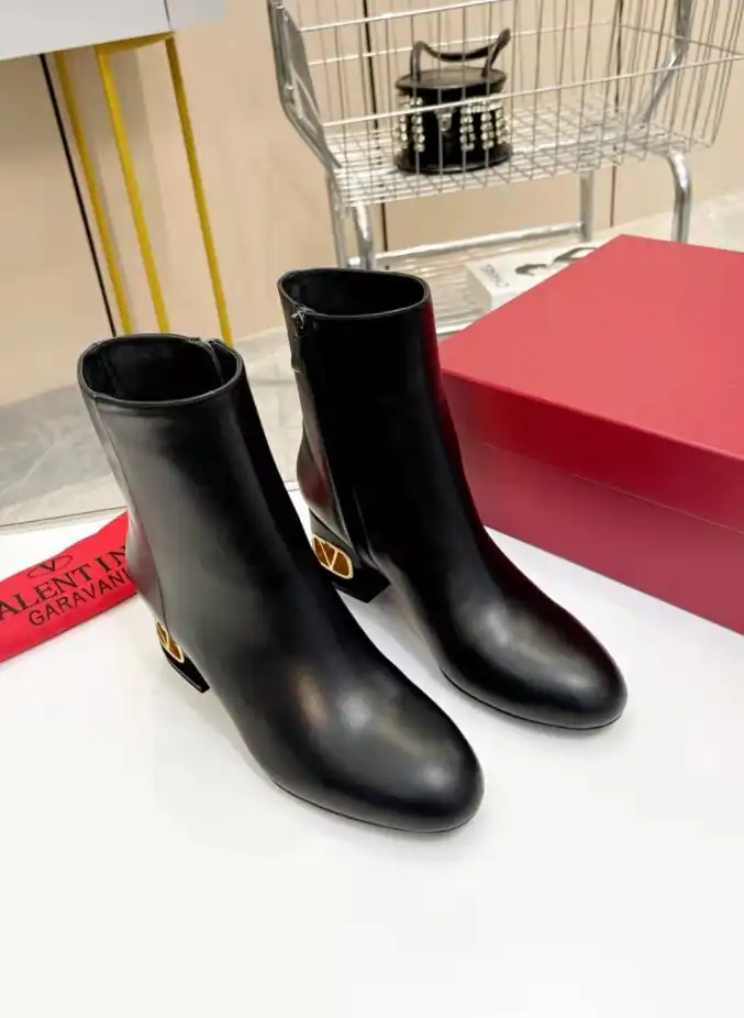 hype Valentino Boots