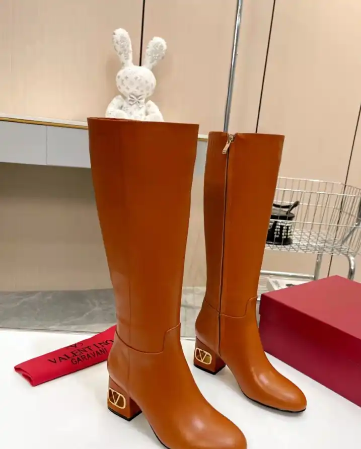 hype Valentino Boots