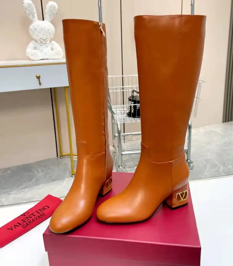 hype Valentino Boots